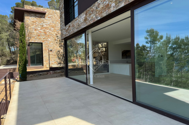 Foto 1bc711b6-df73-47a8-841c-000ed35ae406. Chalet albacsari villa és una exclusiva promoció de nova construcció a “sa riera” a . en Begur