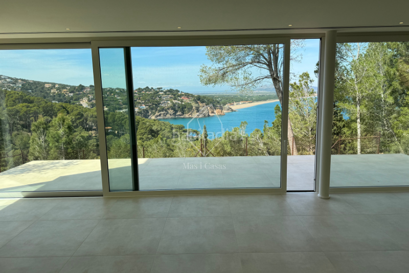 Foto 6950d12f-257d-4064-b408-45123f69a59a. Chalet albacsari villa és una exclusiva promoció de nova construcció a “sa riera” a . en Begur