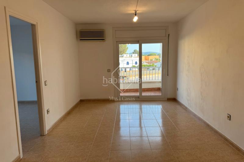 Foto 077cf67b-dde0-4405-b143-b07ef79f6c90. Apartamento situat al primer pis amb ascensor d’una residència agradable, aquest apartament de 68 m² ofereix un entorn de vida ideal. en Escala (L´)