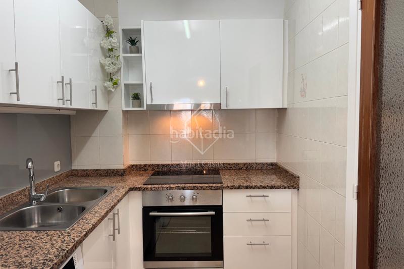 Foto 113615d0-f663-4f11-86a9-8b6f9a6dd011. Apartamento situat al primer pis amb ascensor d’una residència agradable, aquest apartament de 68 m² ofereix un entorn de vida ideal. en Escala (L´)