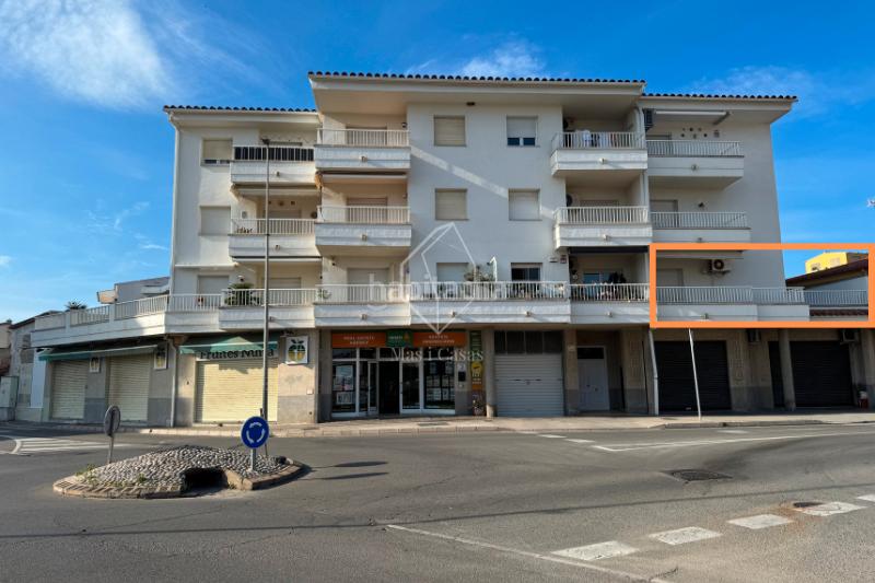 Foto 16d705b4-d200-4a77-9901-d8c733171a9b. Apartamento situat al primer pis amb ascensor d’una residència agradable, aquest apartament de 68 m² ofereix un entorn de vida ideal. en Escala (L´)