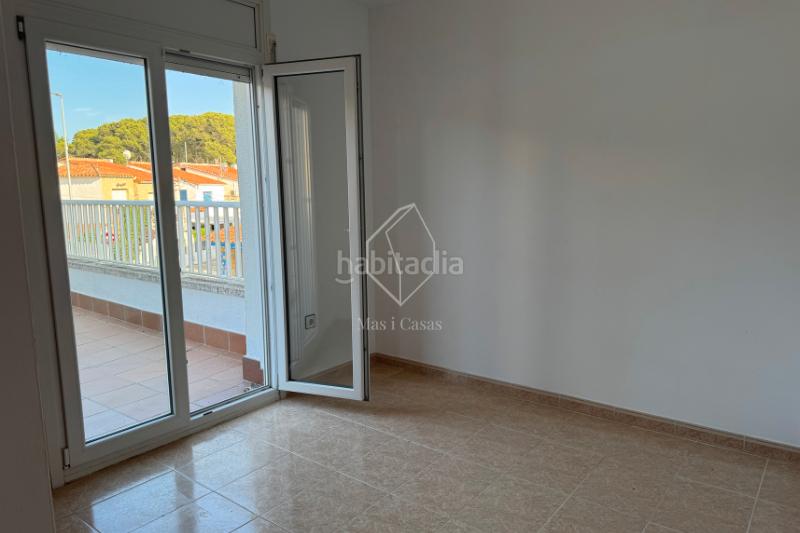 Foto 24b6f139-6bca-43ac-9ce6-54c103067f28. Apartamento situat al primer pis amb ascensor d’una residència agradable, aquest apartament de 68 m² ofereix un entorn de vida ideal. en Escala (L´)