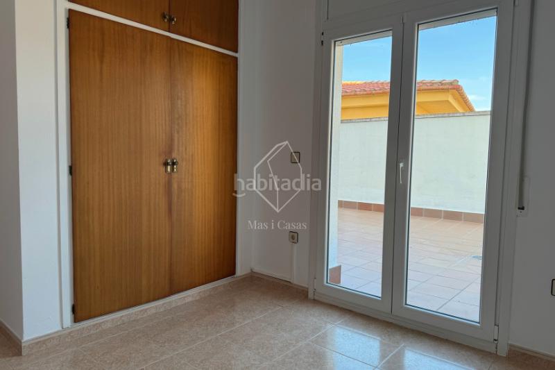 Foto 2d2b63a6-669e-4754-8a8d-9f40293aa30e. Apartamento situat al primer pis amb ascensor d’una residència agradable, aquest apartament de 68 m² ofereix un entorn de vida ideal. en Escala (L´)