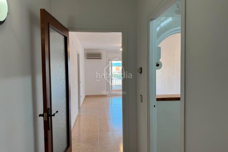 Foto a9e1258c-9a6d-4228-b684-2673ec35dc06. Apartamento situat al primer pis amb ascensor d’una residència agradable, aquest apartament de 68 m² ofereix un entorn de vida ideal. en Escala (L´)