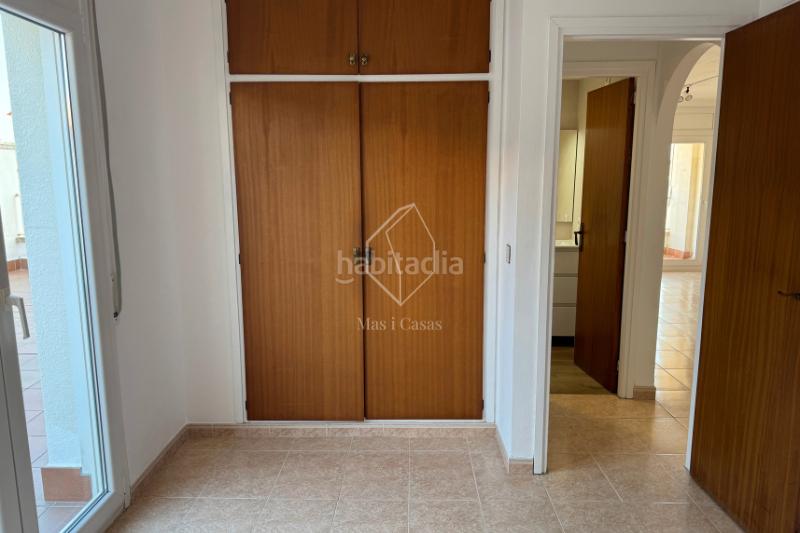 Foto b4f87f44-11e8-4c2d-a1a7-ca429631b33b. Apartamento situat al primer pis amb ascensor d’una residència agradable, aquest apartament de 68 m² ofereix un entorn de vida ideal. en Escala (L´)