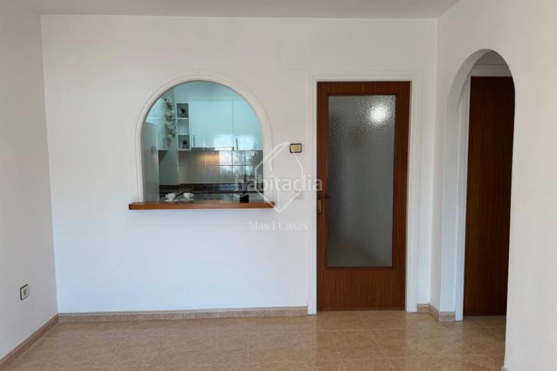 Foto d855d496-f24e-4487-9423-96f7be0cbb70. Apartamento situat al primer pis amb ascensor d’una residència agradable, aquest apartament de 68 m² ofereix un entorn de vida ideal. en Escala (L´)