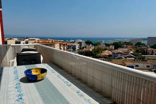 Apartament  Avinguda de girona. Situat al cor de l’escala, a només 600 m de les platges, apartam