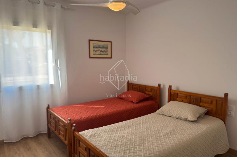 Foto 1a2a8e61-9f85-443e-83d7-371e3af1ae0c. Apartament amb aparcament a Eixample Residencial Escala (L´)