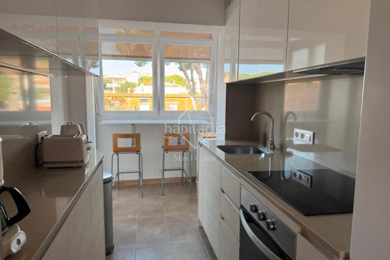 Foto f42ff2b6-6de9-43fa-b0cd-a841f46d417f. Apartament amb aparcament a Eixample Residencial Escala (L´)