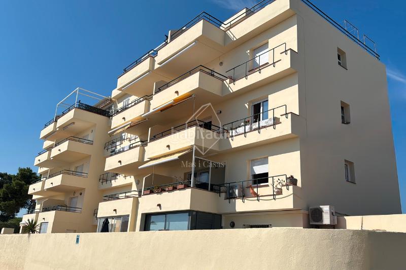 Foto f4eb0022-9e8a-41c7-a6b8-bb7756ea3e01. Apartament amb aparcament a Eixample Residencial Escala (L´)