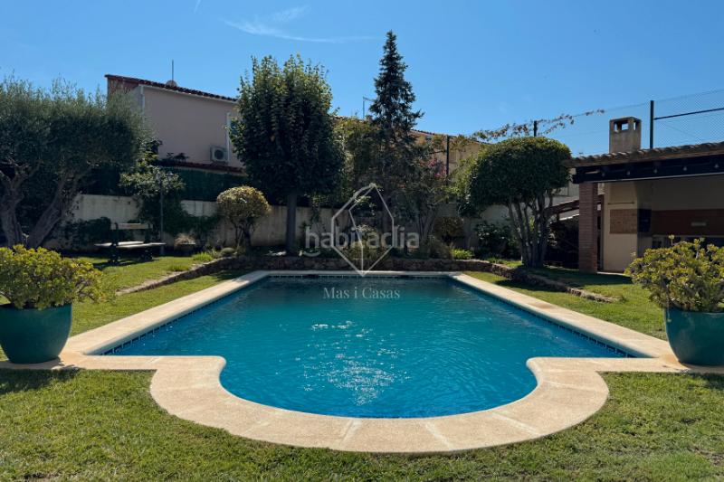 Foto 1da8c461-6e1a-4c6d-9d40-a1bf3767c363. Casa amb xemeneia calefacció aparcament piscina a Escala (L´)