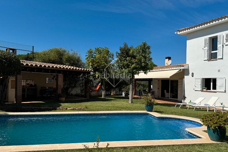 Foto 3274131f-83ad-4dbd-b4d0-60d4f8a3b973. Casa amb xemeneia calefacció aparcament piscina a Escala (L´)