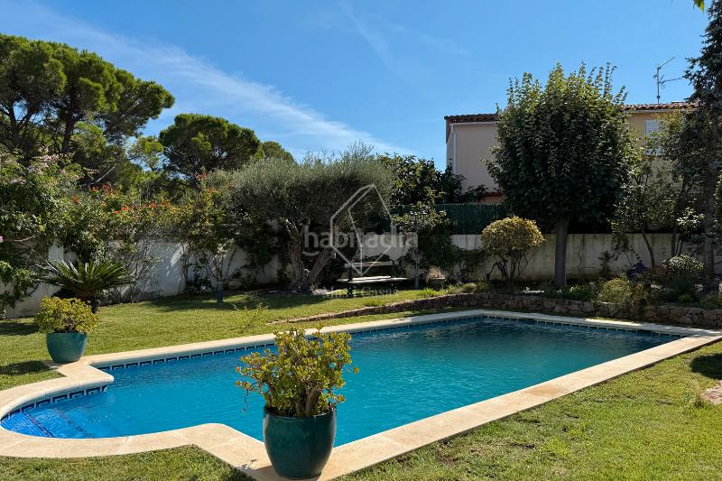 Foto 35ccd6df-ea6e-4ae8-8ec4-ba4652f8043b. Casa amb xemeneia calefacció aparcament piscina a Escala (L´)