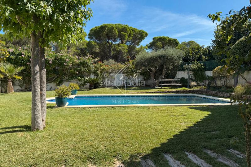 Foto 407d8176-12ff-4000-a3a2-5ddd42106ea7. Casa amb xemeneia calefacció aparcament piscina a Escala (L´)