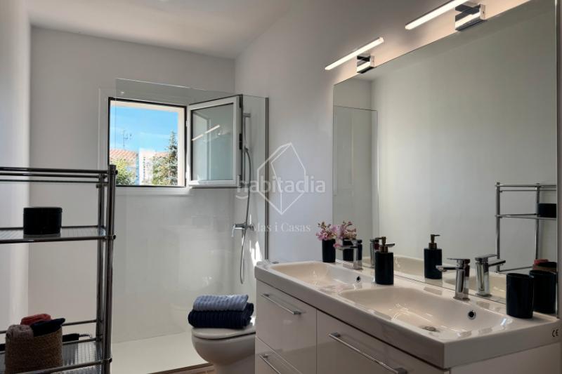 Foto 4a654f1c-1ea2-4ed7-83be-8e544a32eca4. Casa amb xemeneia calefacció aparcament piscina a Escala (L´)