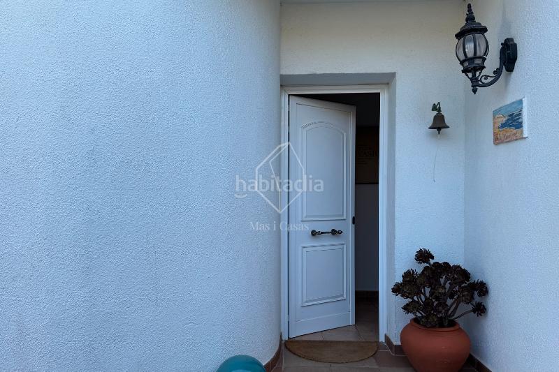 Foto 6d8c0649-1bfa-4c46-bc4a-b12c31ebb059. Casa amb xemeneia calefacció aparcament piscina a Escala (L´)