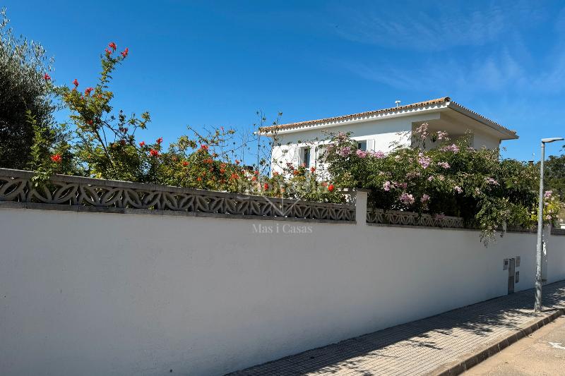 Foto 7e02b007-0610-48fb-9790-e29b3f0f4883. Casa amb xemeneia calefacció aparcament piscina a Escala (L´)