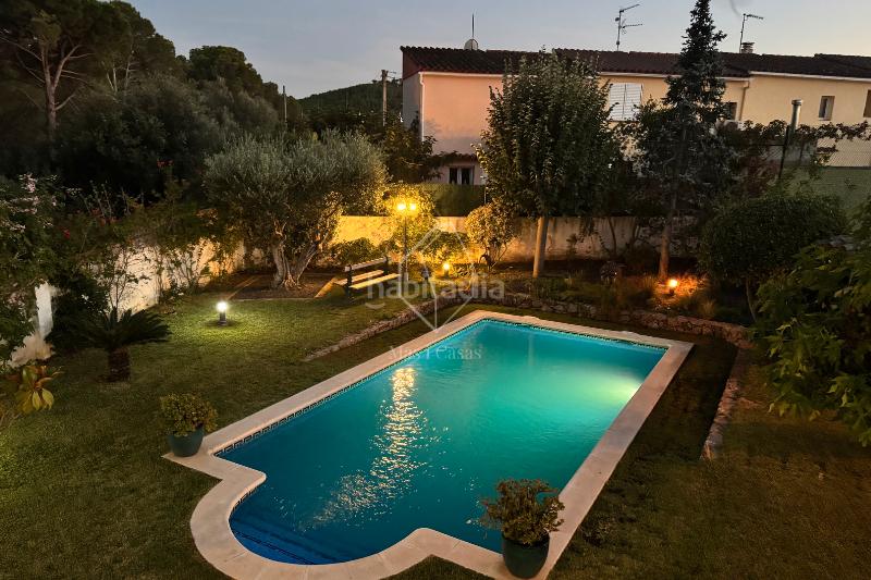 Foto d916d588-e79e-444f-87cd-a921e2ed1d6e. Casa amb xemeneia calefacció aparcament piscina a Escala (L´)