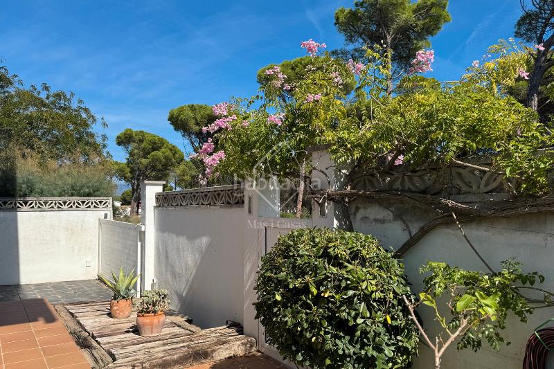 Foto dac1fb92-000d-49f0-ad8a-4df82c5c8a80. Casa amb xemeneia calefacció aparcament piscina a Escala (L´)