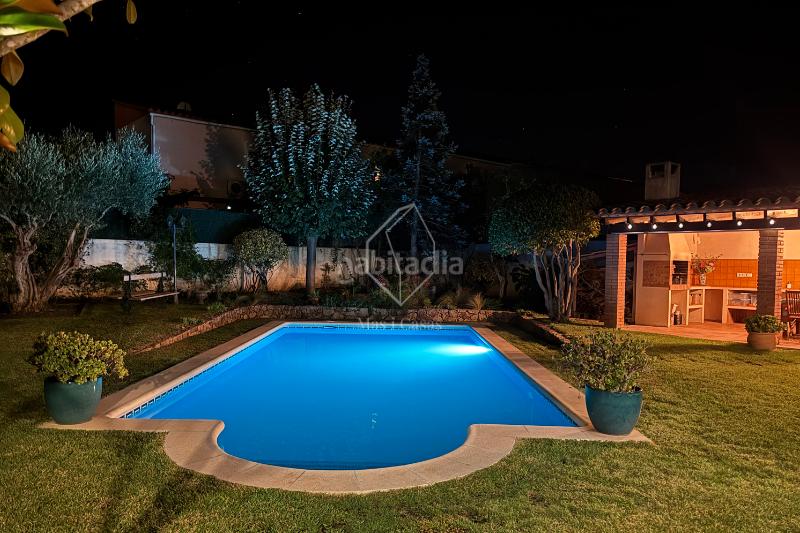 Foto dcee3827-4f27-4e3d-8ade-1934964d1ff9. Casa amb xemeneia calefacció aparcament piscina a Escala (L´)