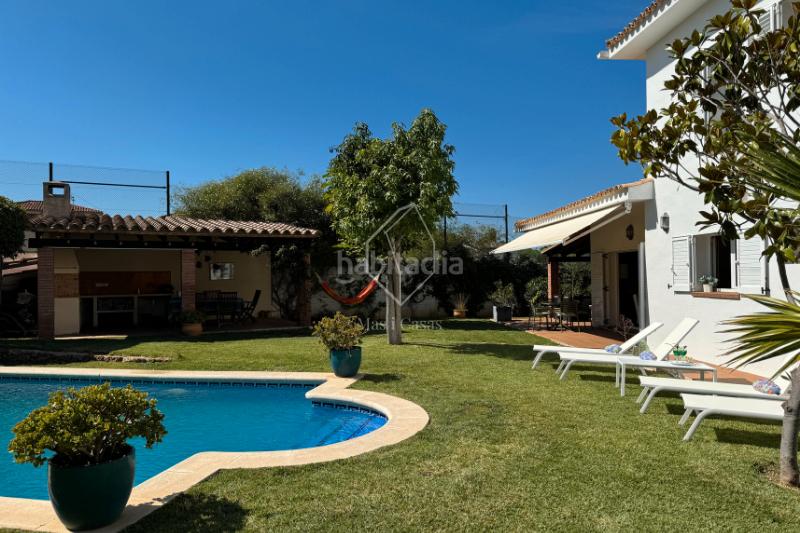 Foto fbaf9b3b-4d0d-4984-924d-3b04e3c56161. Casa amb xemeneia calefacció aparcament piscina a Escala (L´)