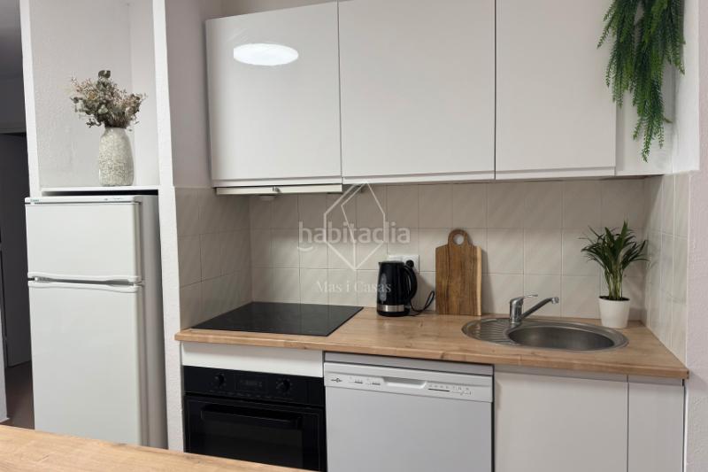 Foto 411e2bd8-4210-428b-bf48-3f4eea307866. Apartment with parking in Port - La Clota - Puig Sec Escala (L´)