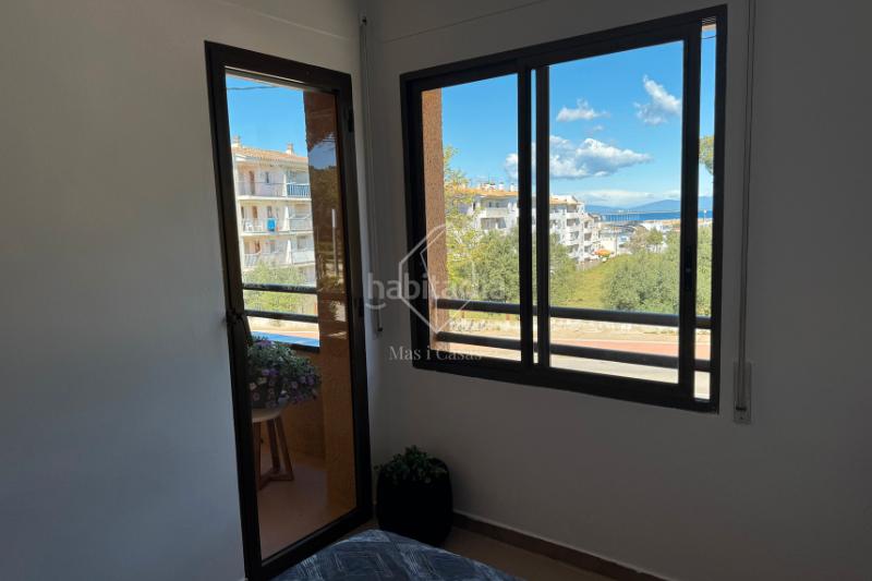 Foto 46e9ec9f-f361-4ddd-9b8b-c6bbfc7617dc. Apartment with parking in Port - La Clota - Puig Sec Escala (L´)