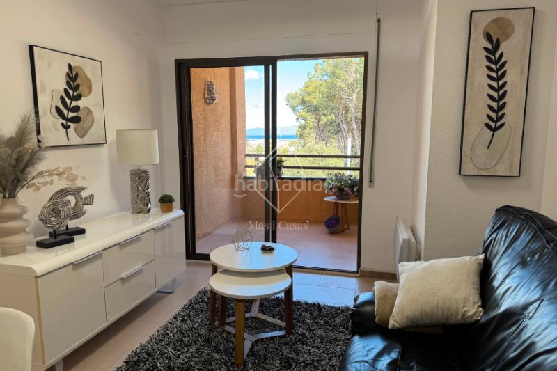 Foto 4a4ebb8e-c044-4ea4-9af5-2e25f4d1338e. Apartment with parking in Port - La Clota - Puig Sec Escala (L´)