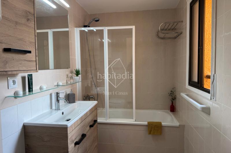 Foto 7c0aadd4-4ac5-4639-bfca-f449af57f96d. Apartment with parking in Port - La Clota - Puig Sec Escala (L´)