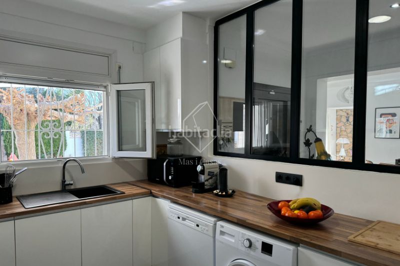 Foto 6d55e265-6015-4314-bb54-42d64a21bb1a. Casa a carrer dels cossis 27 a Port - La Clota - Puig Sec Escala (L´)