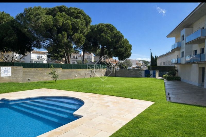Foto 238a6a3a-b8d2-4d2e-a2d2-778696f6b2fe. Duplex in carrer ponent 63 in Eixample Residencial Escala (L´)