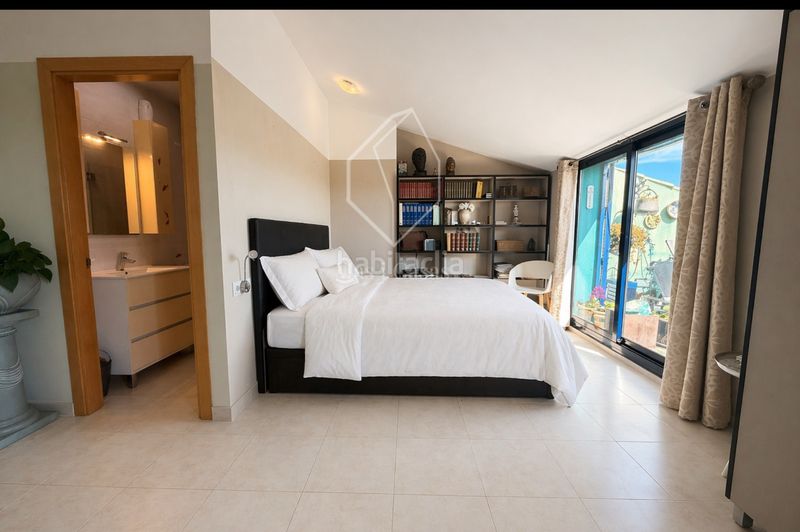 Foto 27cf8e37-5ad7-4db9-8901-78cf9234379e. Duplex in carrer ponent 63 in Eixample Residencial Escala (L´)