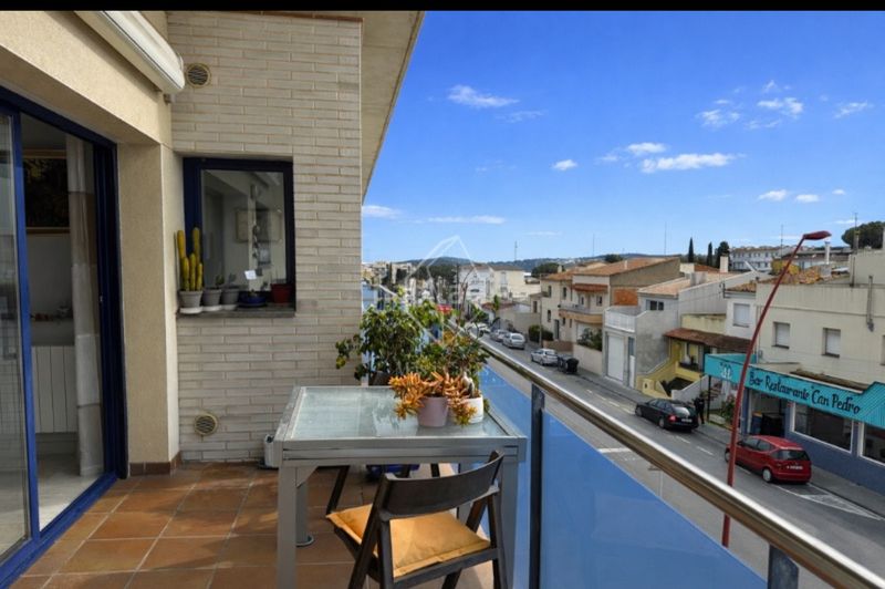 Foto 96b883f4-8ce4-42b7-bb05-85fc0008c2ba. Duplex in carrer ponent 63 in Eixample Residencial Escala (L´)