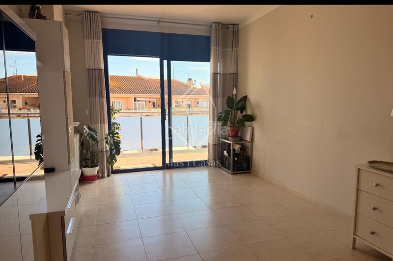 Foto d6da2b3d-08ae-4bf7-94c2-5776f0bc0dbb. Duplex in carrer ponent 63 in Eixample Residencial Escala (L´)