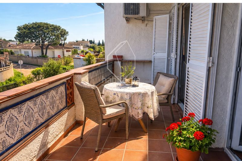 Foto bf141760-99a4-46f7-a75c-1baf22e66f3c. Pis a carrer balsa 5 a Empúries Escala (L´)