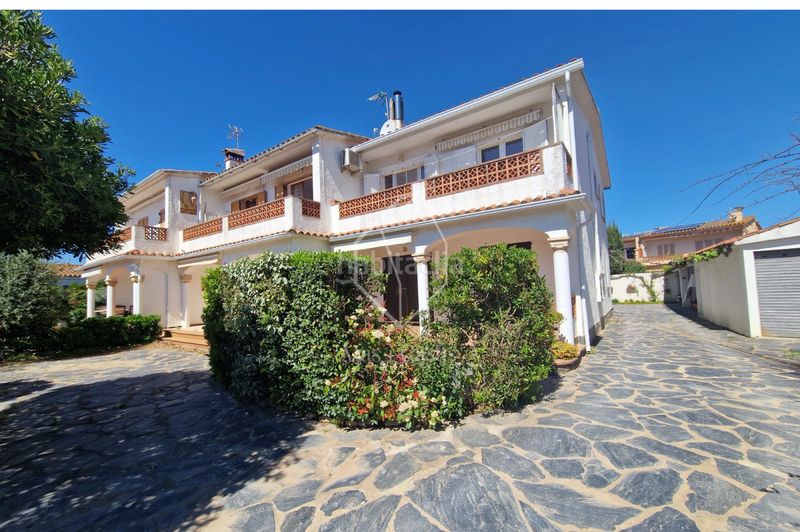 Foto dd9a09ef-5ab8-41bb-bdb7-2115a775488b. Pis a carrer balsa 5 a Empúries Escala (L´)