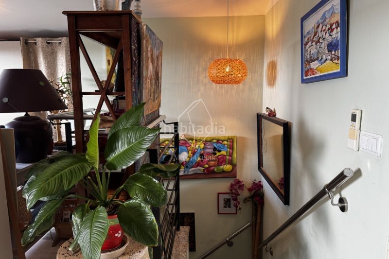 Foto db1cc53f-5c07-4ff3-b55c-2e5039059692. Dúplex a carrer ponent 63 a Eixample Residencial Escala (L´)
