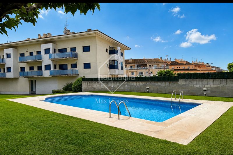 Foto dccbdd9f-5278-441e-9a31-70c8cd5d18df. Dúplex a carrer ponent 63 a Eixample Residencial Escala (L´)
