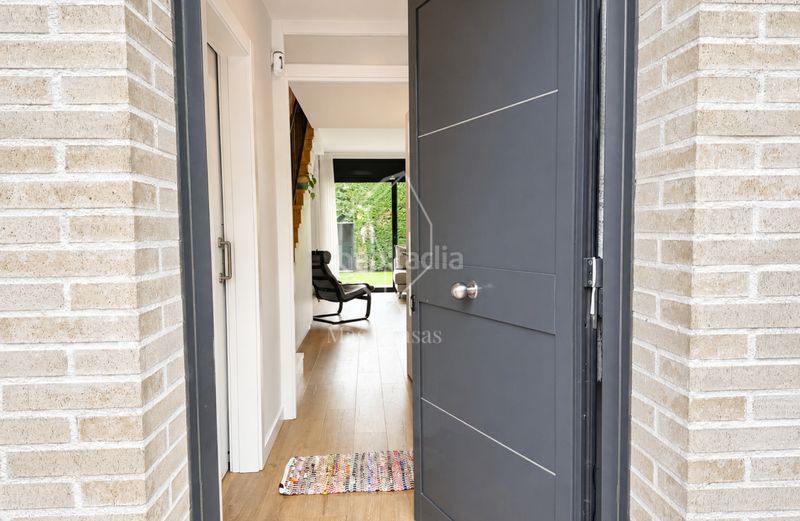 Foto 0762904f-2212-4b3a-ad0b-4d16467ae0c9. Casa adossada a carrer ponent 68 a Eixample Residencial Escala (L´)