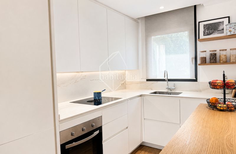 Foto 2a1353e5-7b40-430b-aa52-87c51e085e06. Casa adossada a carrer ponent 68 a Eixample Residencial Escala (L´)