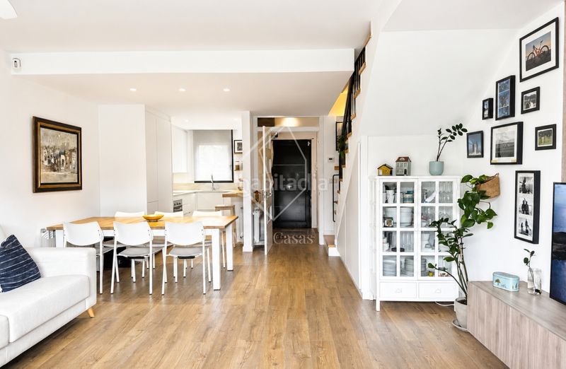 Foto 30323b07-3d31-423d-9aaf-8ee40d050297. Casa adossada a carrer ponent 68 a Eixample Residencial Escala (L´)