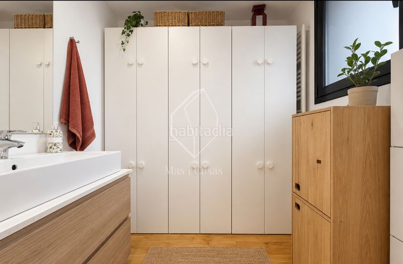 Foto 37bb1501-8a7e-4dac-b444-6b6db80493f9. Casa adossada a carrer ponent 68 a Eixample Residencial Escala (L´)