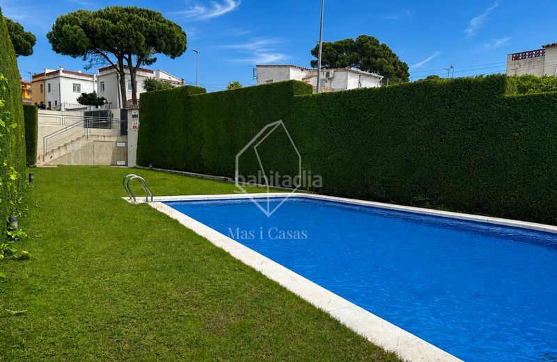 Foto 3942a41b-deb2-4b31-925b-58d7a3df9e0b. Casa adossada a carrer ponent 68 a Eixample Residencial Escala (L´)