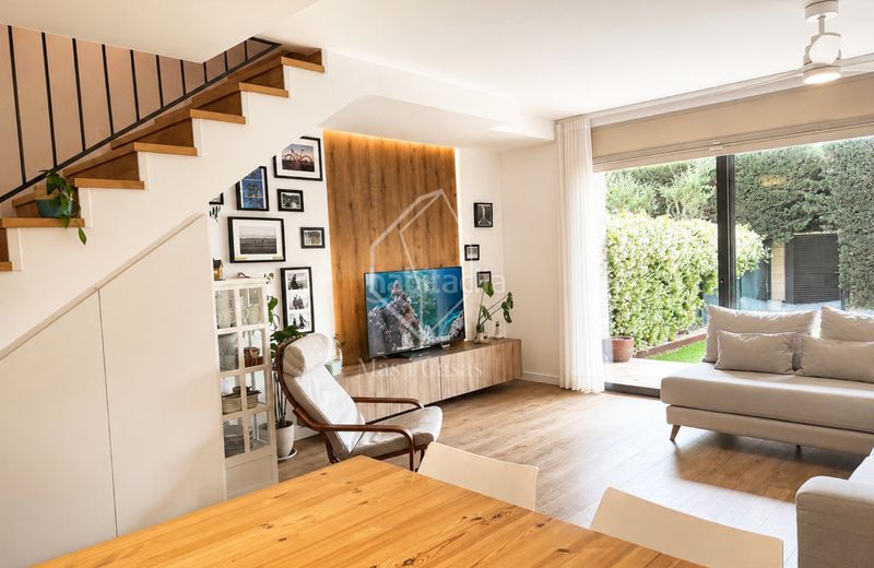 Foto 41642990-8685-4f29-adad-172426f4c2ca. Casa adossada a carrer ponent 68 a Eixample Residencial Escala (L´)
