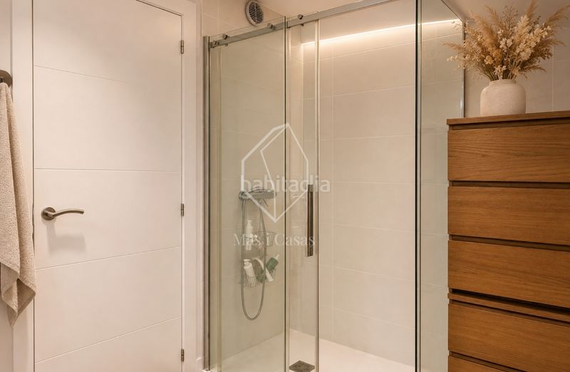 Foto 47b26510-d862-4c5f-8f4d-01b9e63900cd. Casa adossada a carrer ponent 68 a Eixample Residencial Escala (L´)