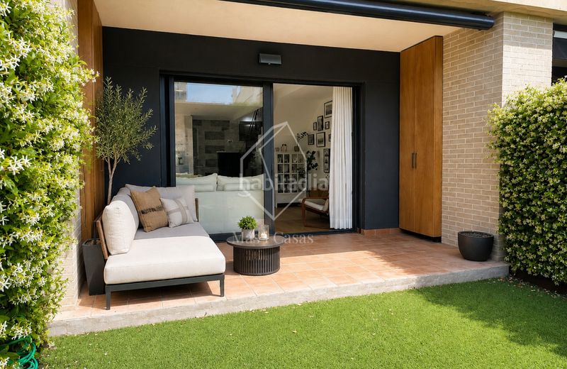 Foto 48ad4c38-bac6-4902-b36c-8198c1c678ca. Casa adossada a carrer ponent 68 a Eixample Residencial Escala (L´)