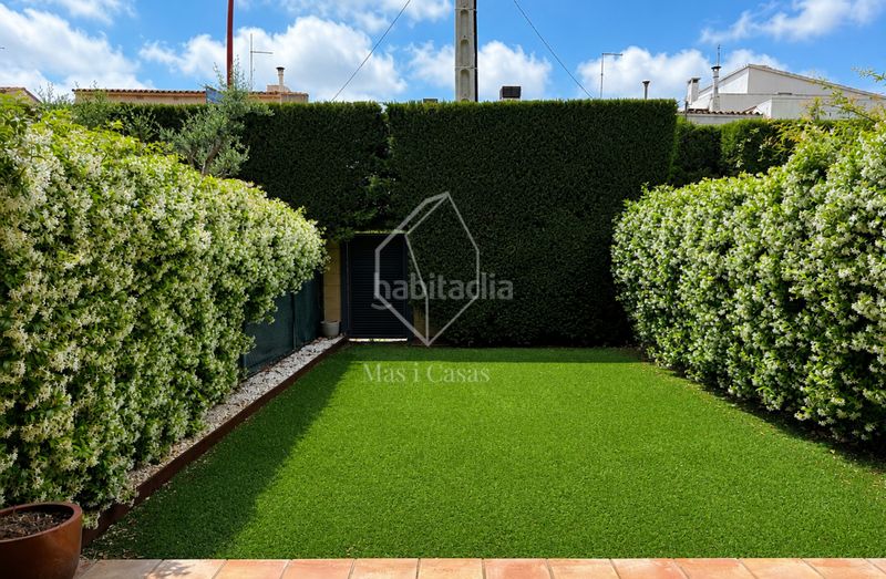 Foto 9581286e-f089-4287-adf2-a102c93bebcc. Casa adossada a carrer ponent 68 a Eixample Residencial Escala (L´)