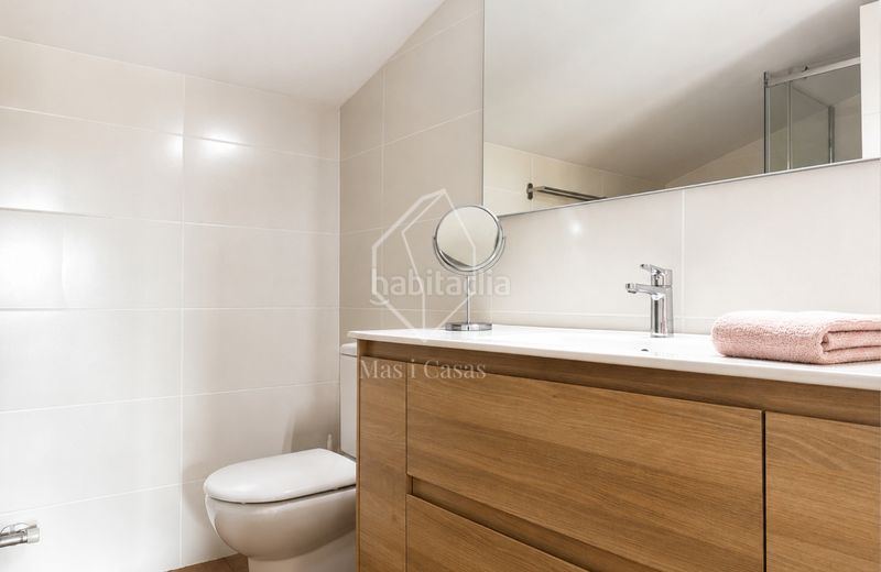 Foto 97d56464-a263-4366-bfdc-26ba97b5856e. Casa adossada a carrer ponent 68 a Eixample Residencial Escala (L´)