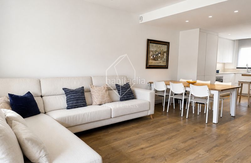 Foto 9e7270a9-6b4a-41d9-84e7-5a373213a734. Casa adossada a carrer ponent 68 a Eixample Residencial Escala (L´)