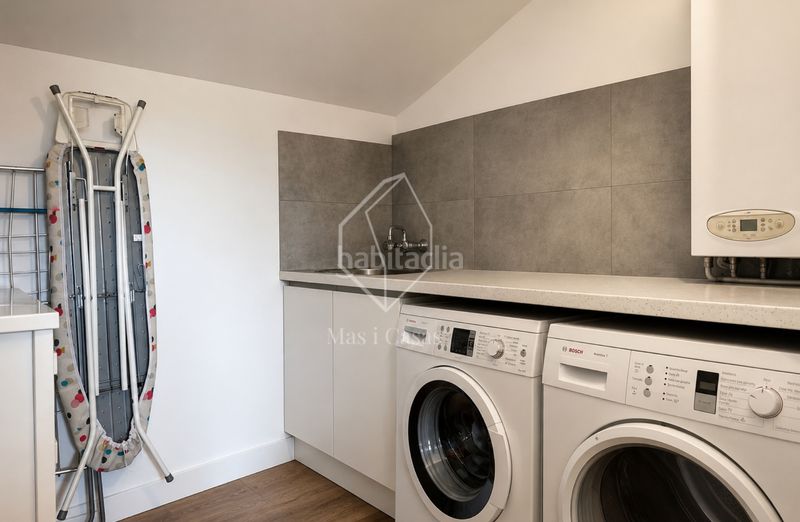 Foto a07aaca8-bc71-40fd-a791-c1491506ed94. Casa adossada a carrer ponent 68 a Eixample Residencial Escala (L´)